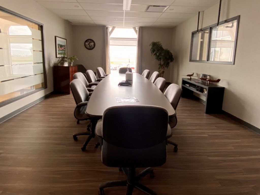Bureaux  louer - HUB FBO - Aroport YHU, MET Montral