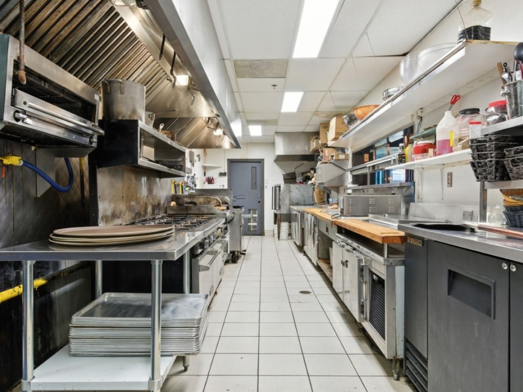 COMMERCIAL SPACE FOR RENT � LAVAL