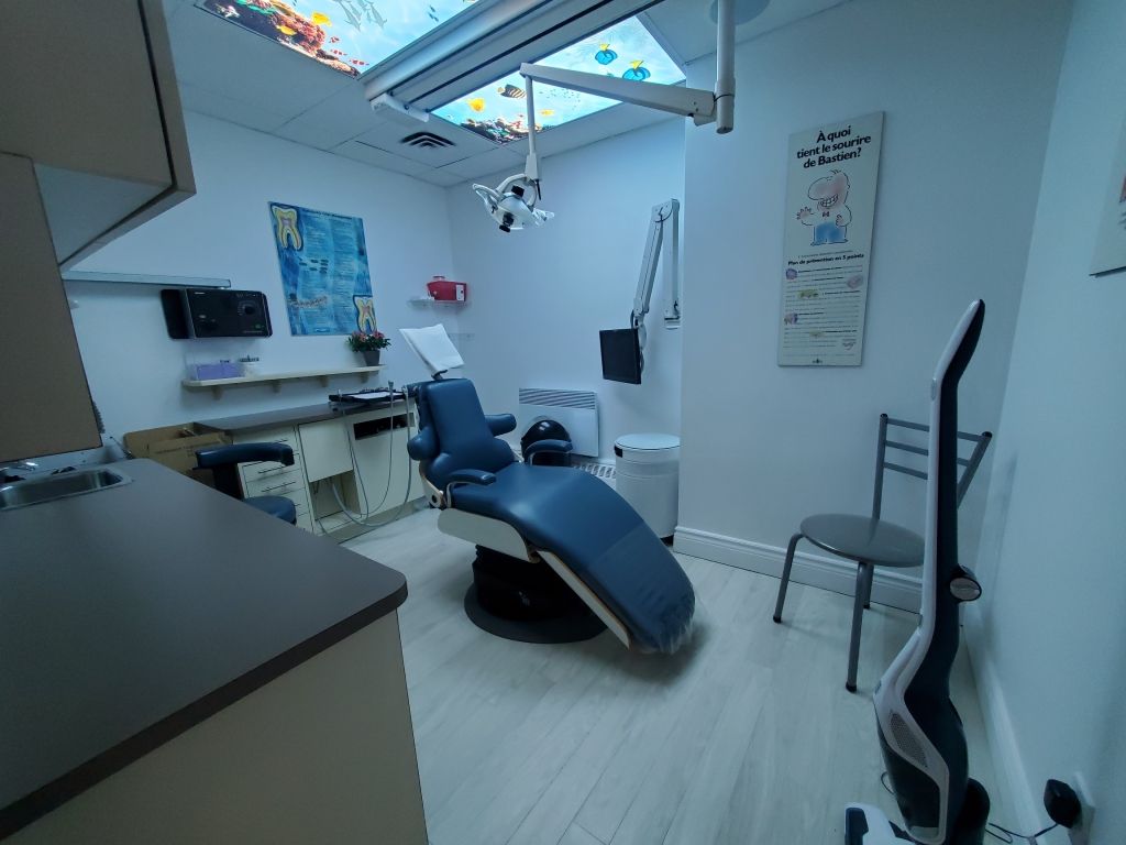 OFFICE TO RENT 755 SQF, PLATEAU MONT-ROYAL, NEAR METRO SHERBROOKE