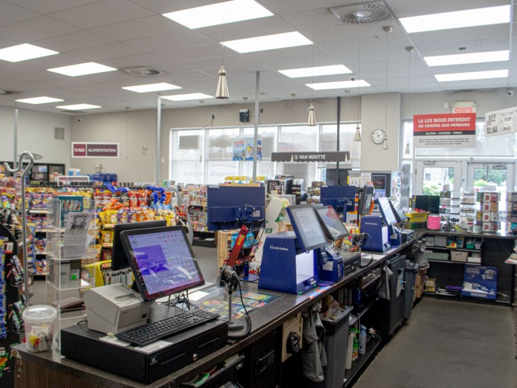 For sale - Formule-1 Convenience Store