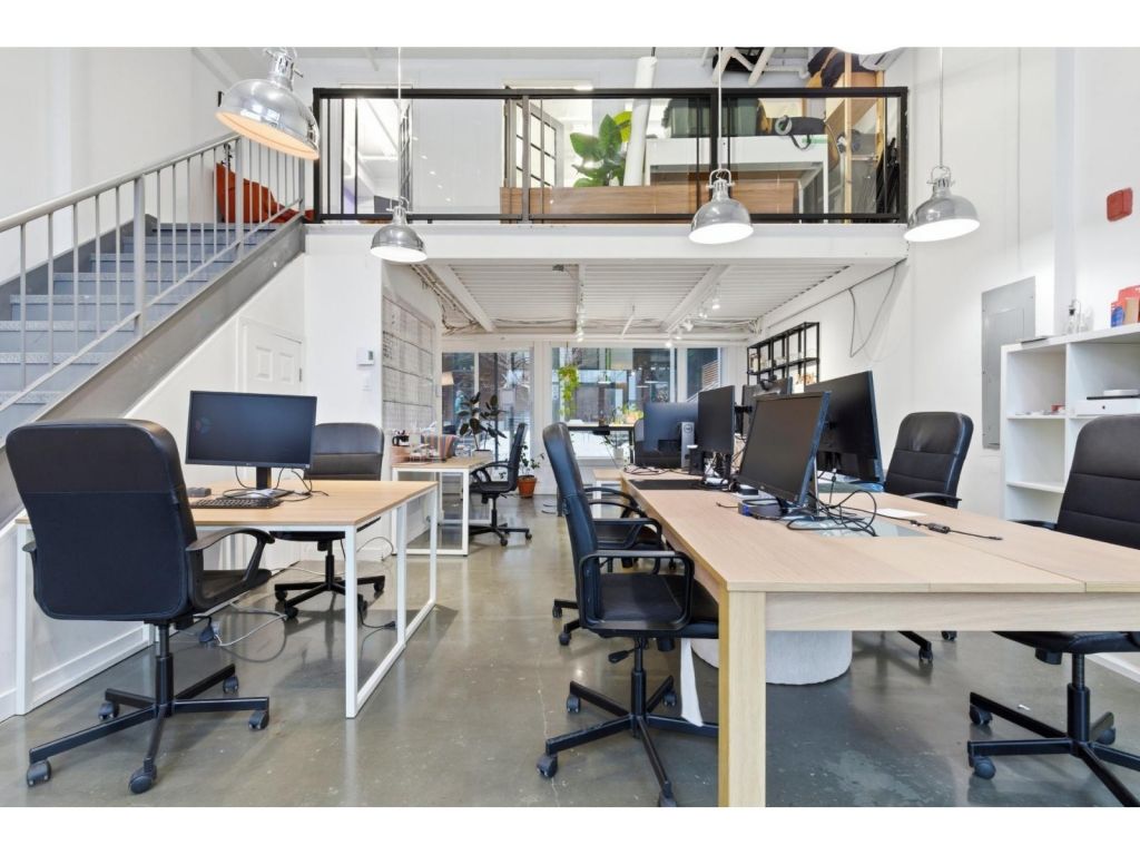 Bright professional commercial space on 2 stories in Plateau Mont-Royal