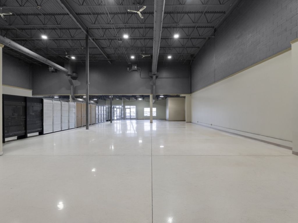 Local Industriel/Commercial � louer - Laval - 4280 pi2
