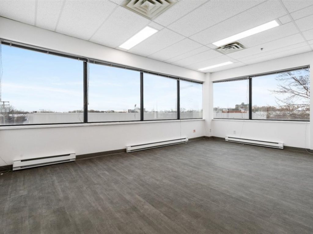 Office space for lease - 666 Boul. St-Martin O., local 220