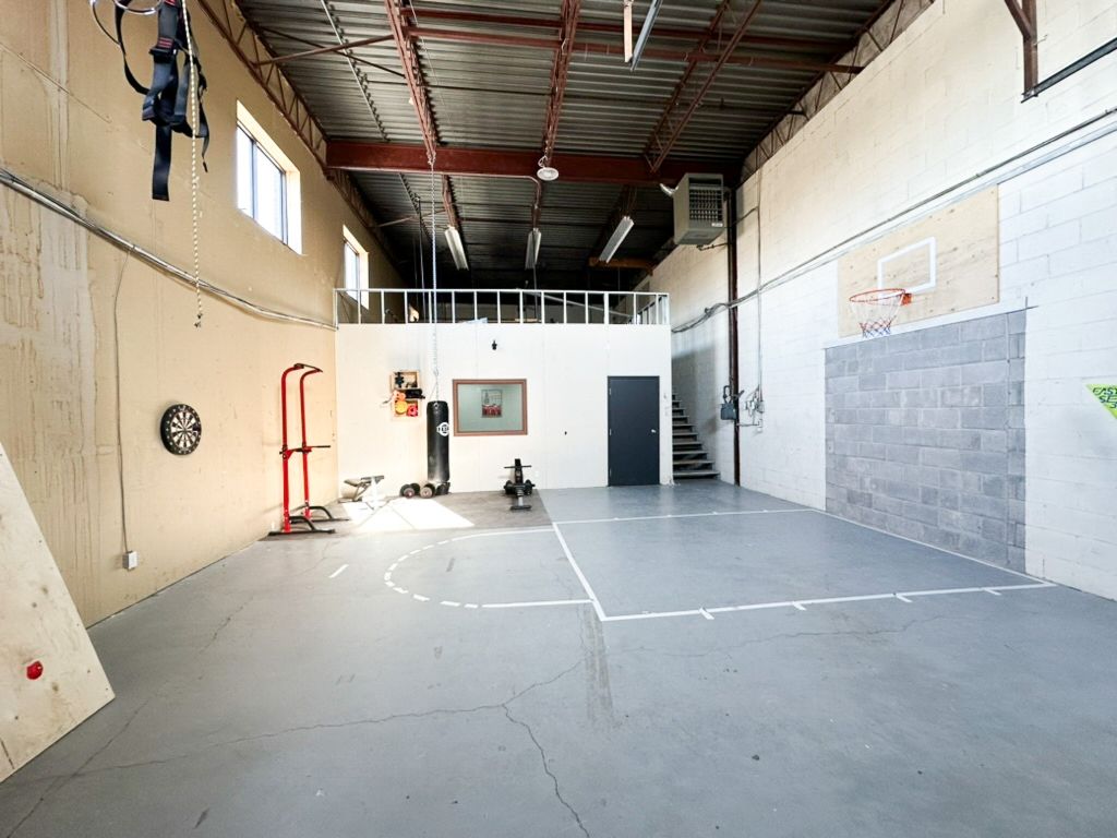 Espaces de bureaux flexibles, de coworking et d'entrep�ts | Saint-Laurent | � partir de 99 $