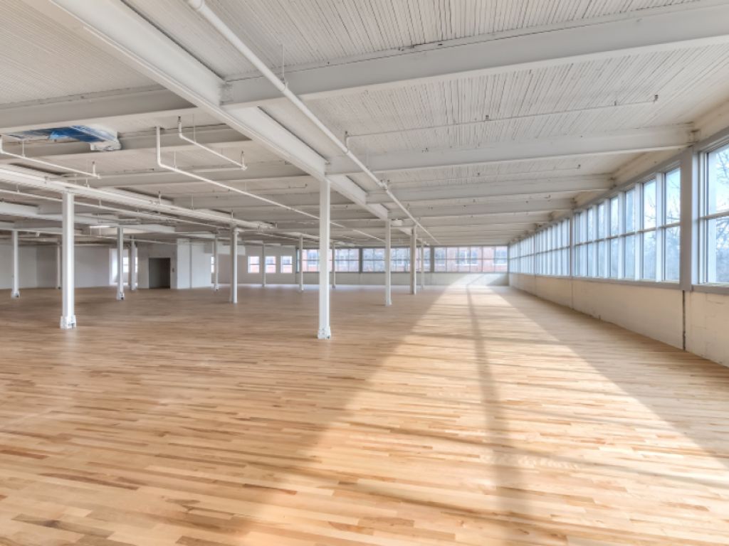 Renovated office space for rent in HOMA, loft-style sunny corner