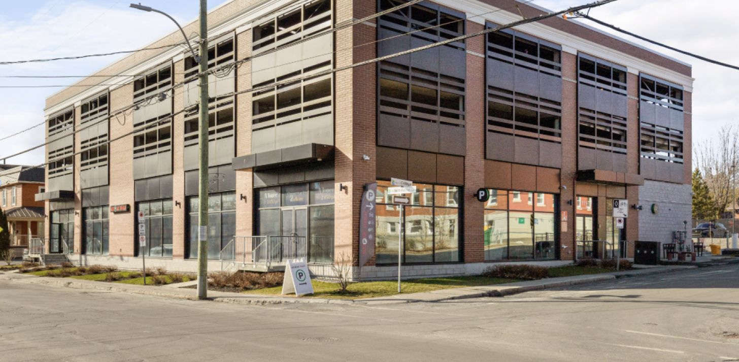 ESPACE COMMERCIAL à louer  - À louer
