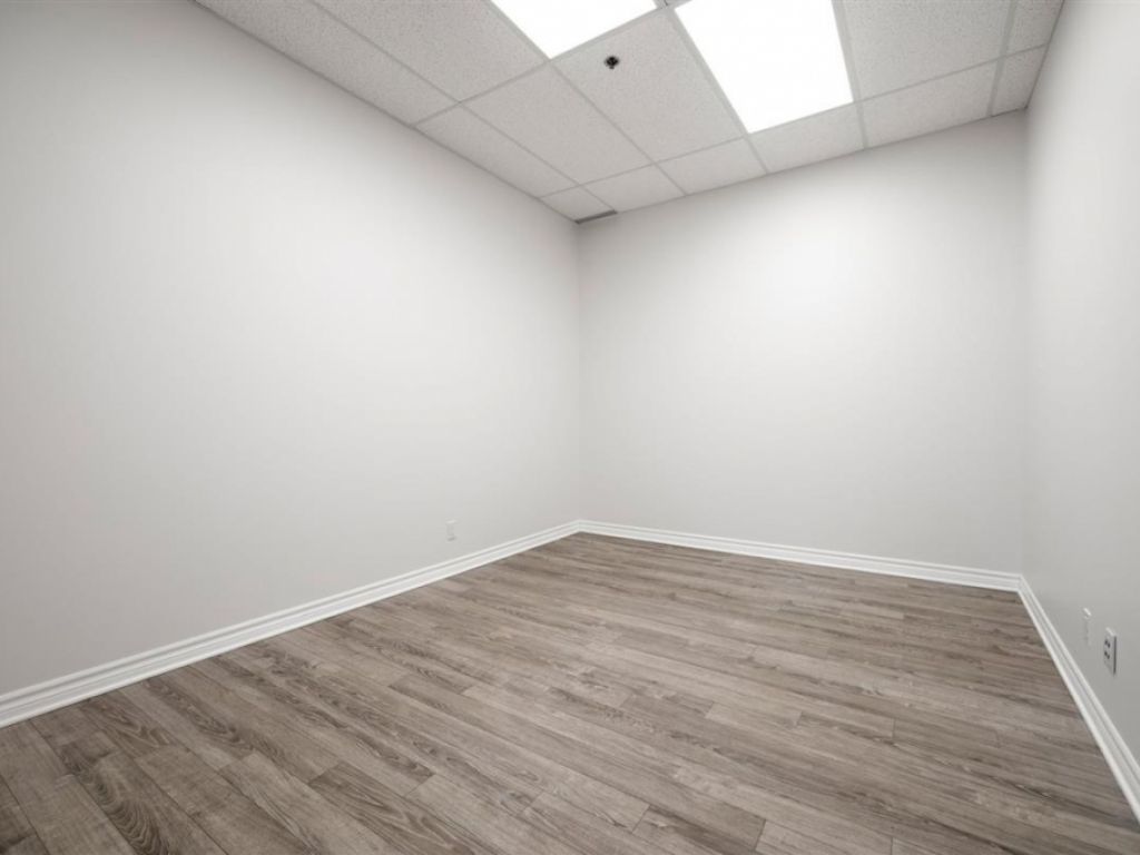 Espace bureau � louer � 1500 Rue Bernard-Lefebvre, local 100, Laval (Duvernay)