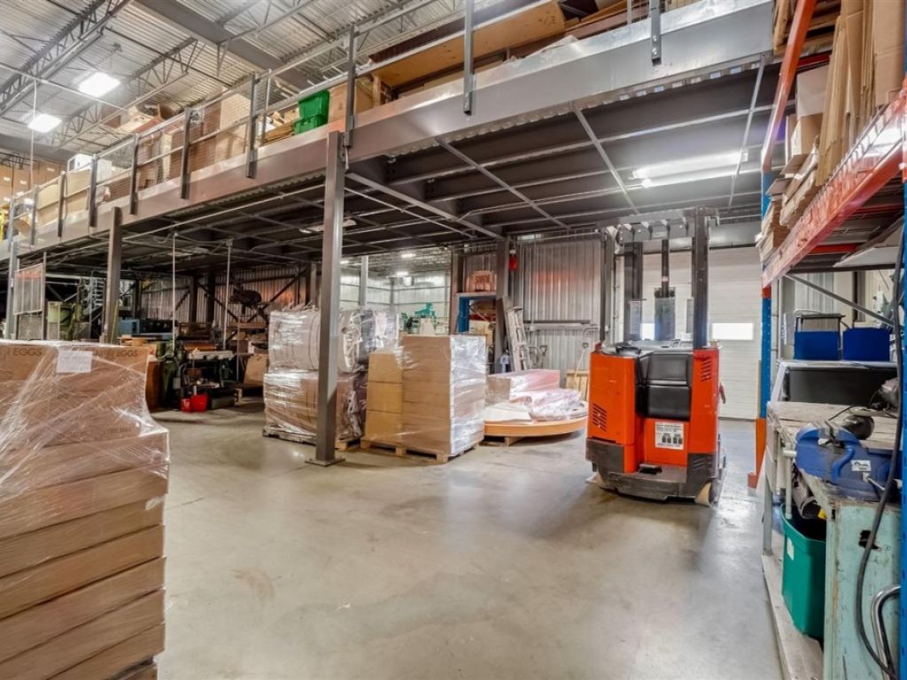 Industrial building for sale