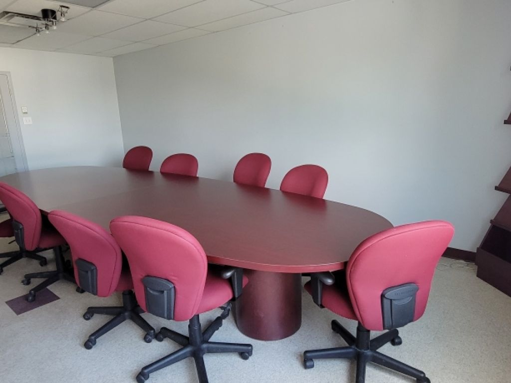 Bureaux de 1500 pi. ca. comprenant 4 bureaux fermés, aire ouverte, cuisinette et salle de conférence