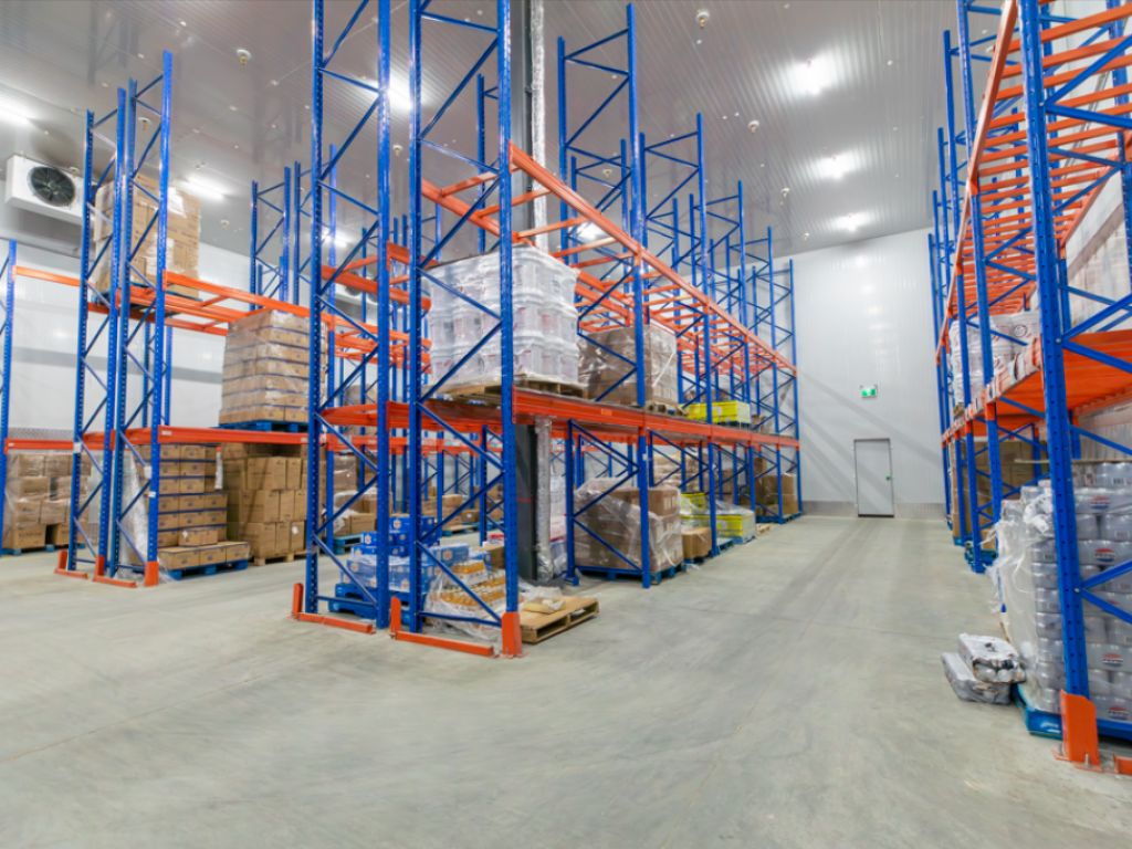 LOCAL INDUSTRIEL/ENTREPOT � LOUER, CANDIAC - 12 395 � 55 934 pi2