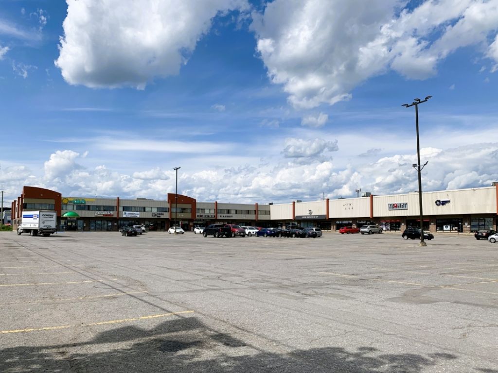 LOCAL COMMERCIAL AVEC QUAI CHARGEMENT - LEBOURGNEUF
