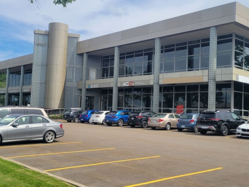 BUREAUX - LOCAL POLYVALENT FACILE  AMNAGER 