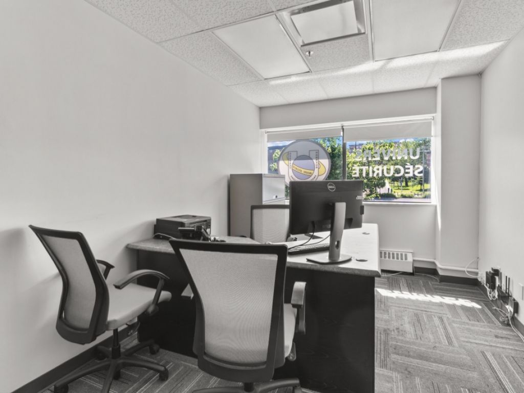 PLAZA LAVAL - BUREAU 248