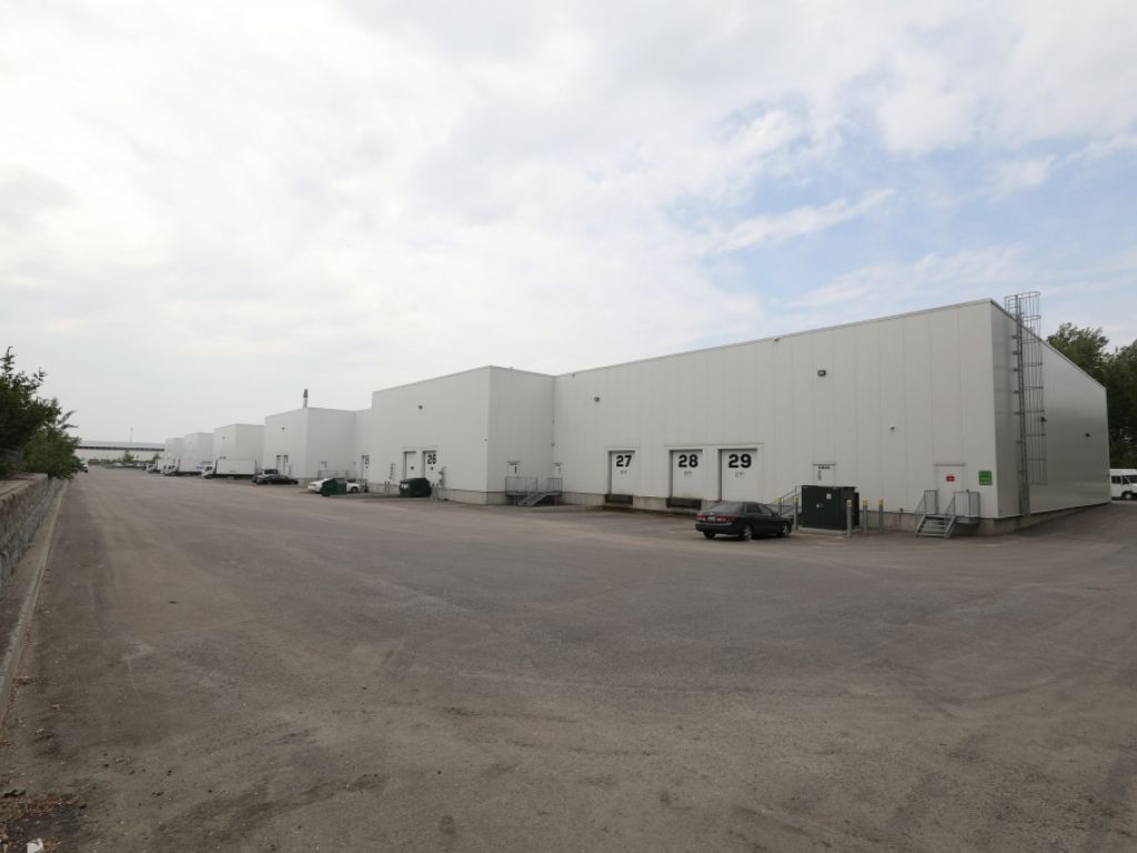 Local industriel � louer de 22 560 PI� | Laval