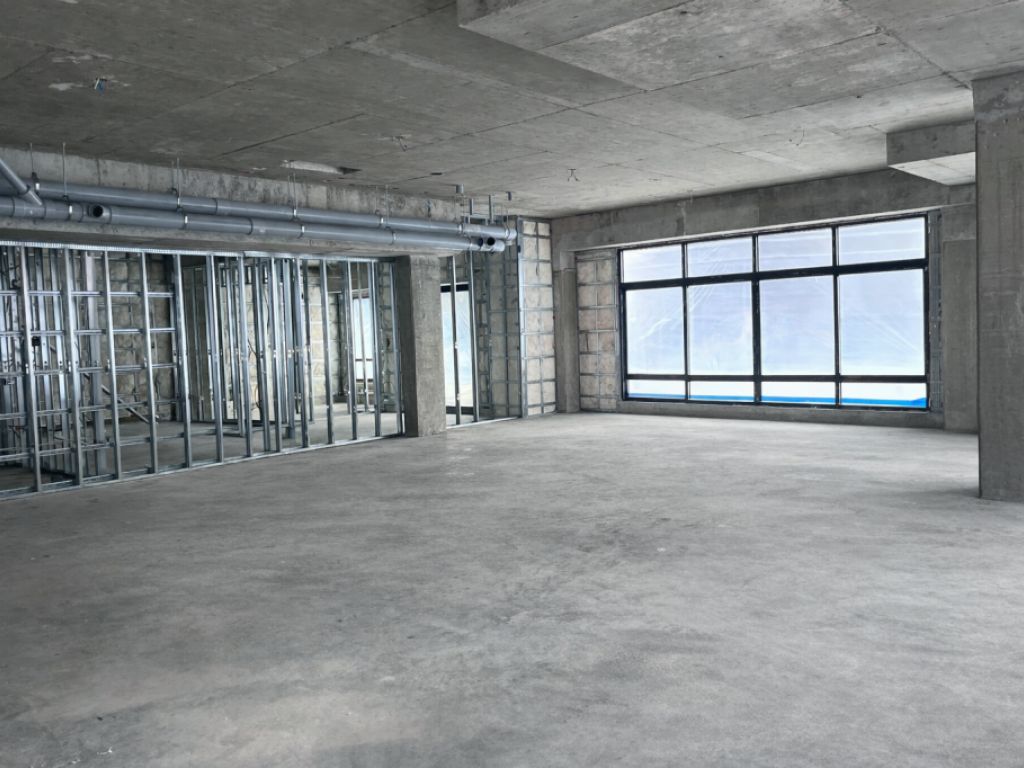 COMMERCIAL SPACES FOR LEASE � HIGH TRAFFIC ON DORVAL AVENUE