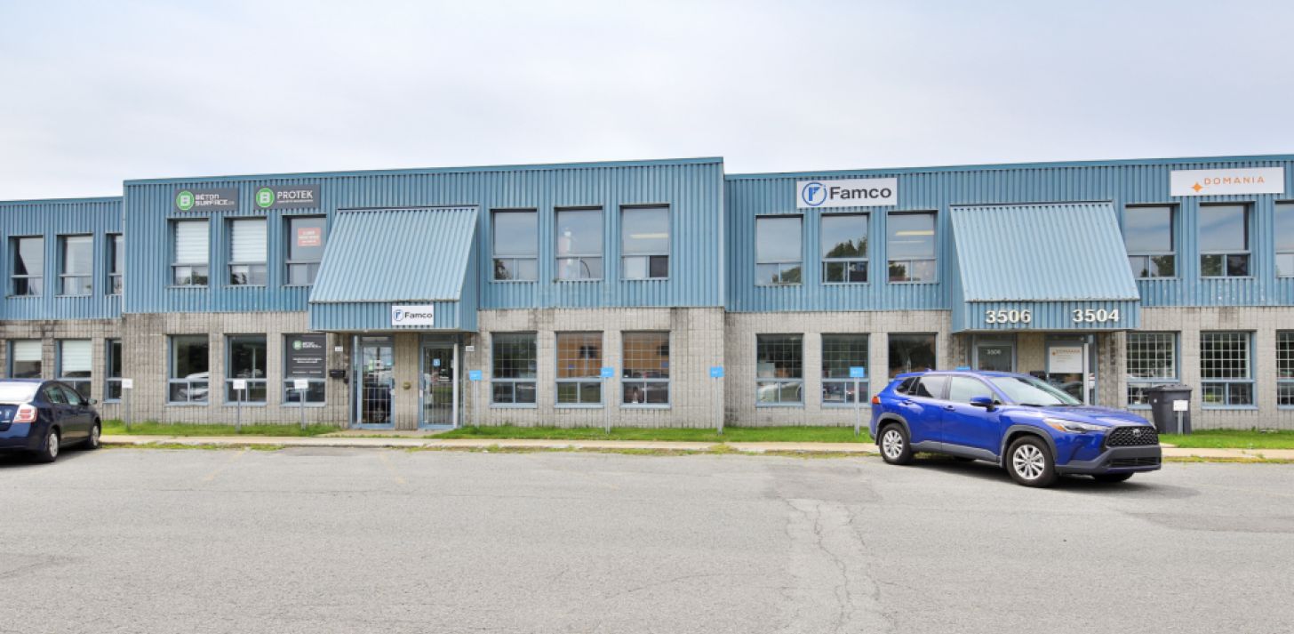 Industrial space for rent ideally located in Saint-Hubert - For Rent