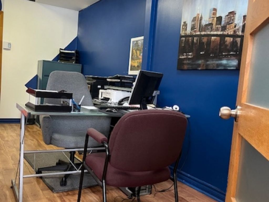 Commercial space on Lajeunesse street ideal for shops and businesses seeking  presence and visibility.