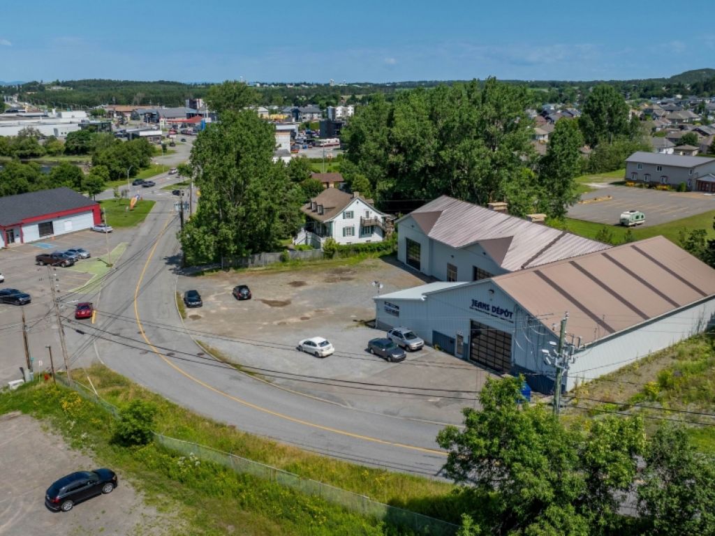 Commercial space for rent Riviere-du-Loup 2,000 to 9,828 sqft
