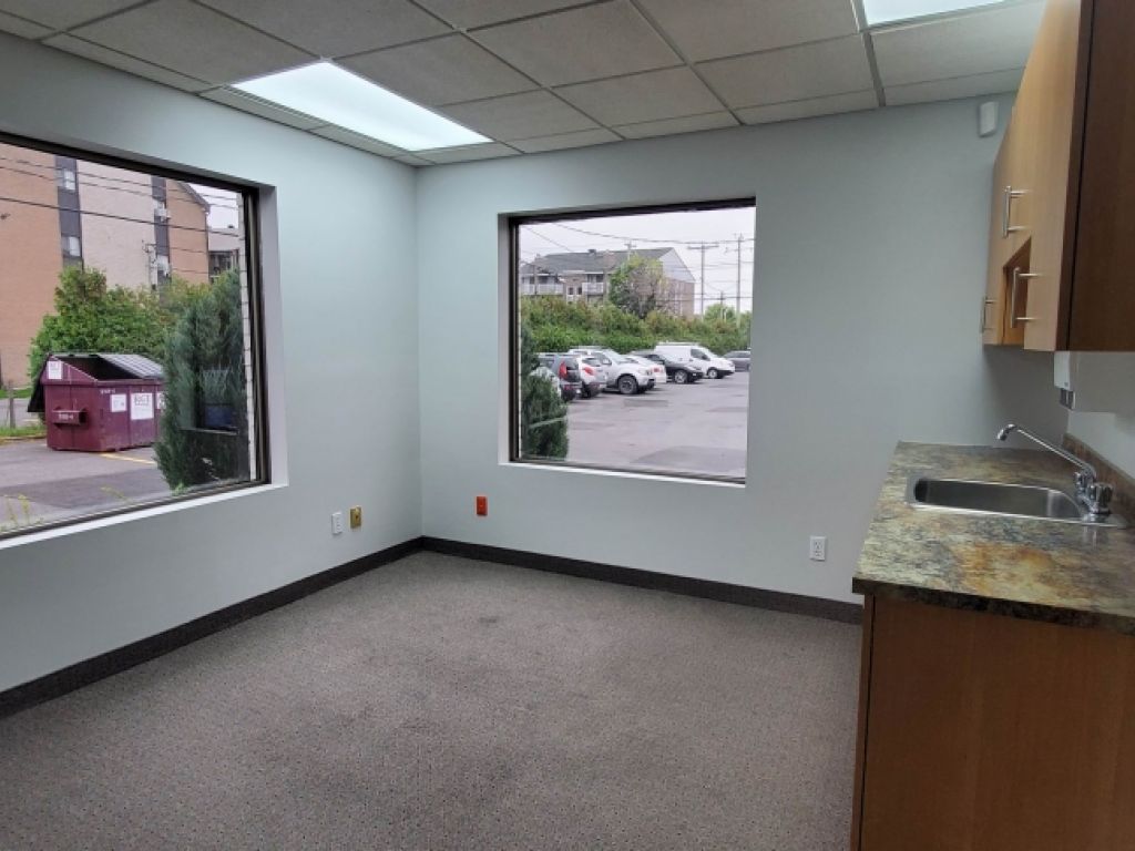 SAINT-JEAN Bureaux � louer 1500p2 au 3e �tage