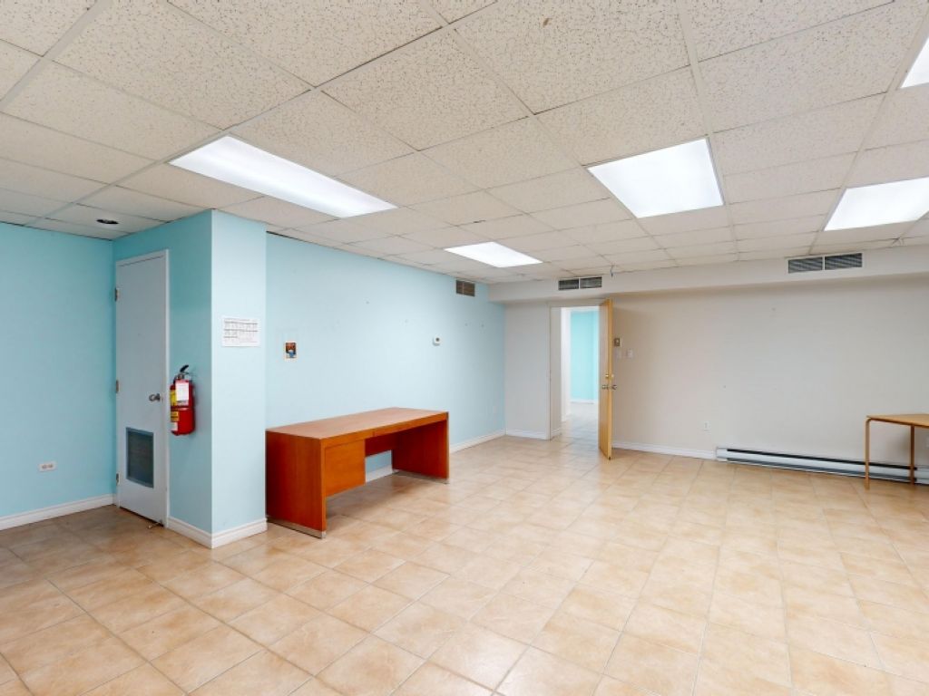 Local Commercial/Bureaux � louer - Jonqui�re - 1095 � 2500 pi2