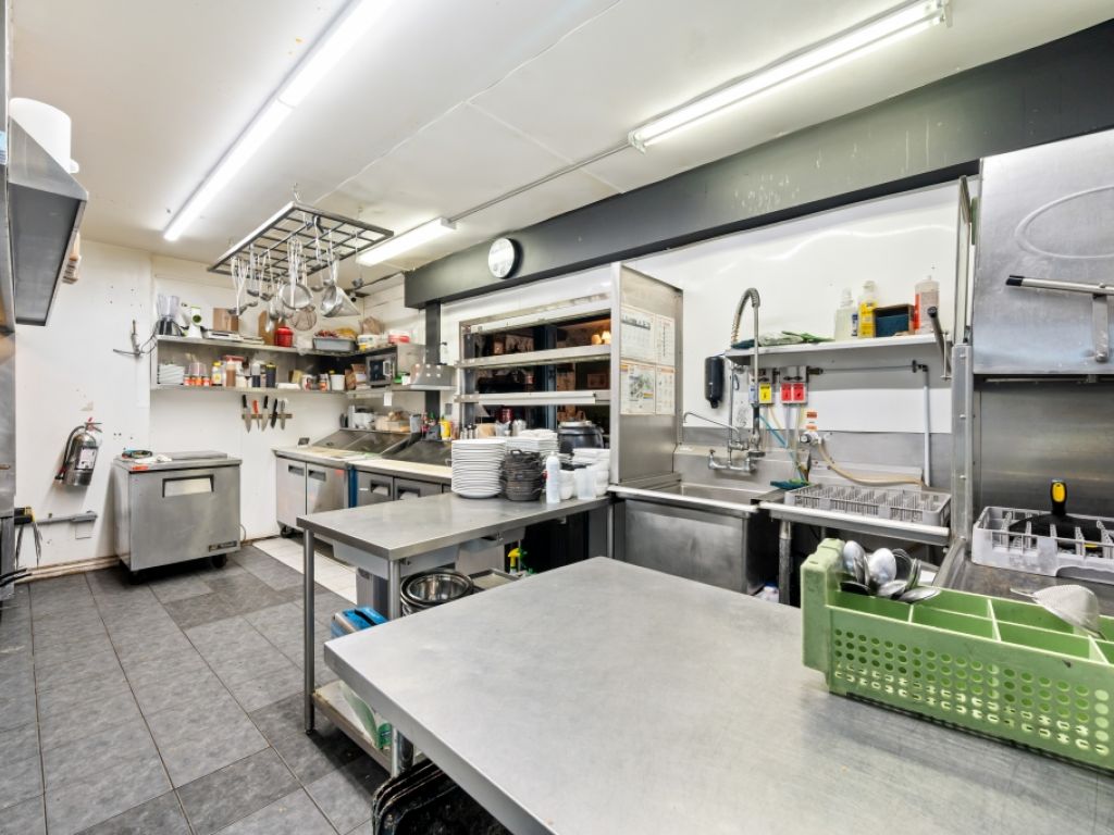 RESTAURANT FOR LEASE