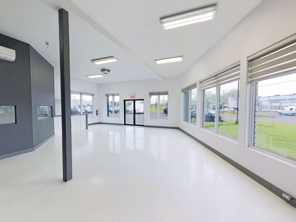 Local commercial  louer | 1445, boulevard Central, Qubec
