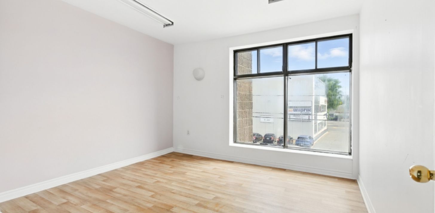 COMMERCIAL SPACE FOR RENT � LAVAL - For Rent