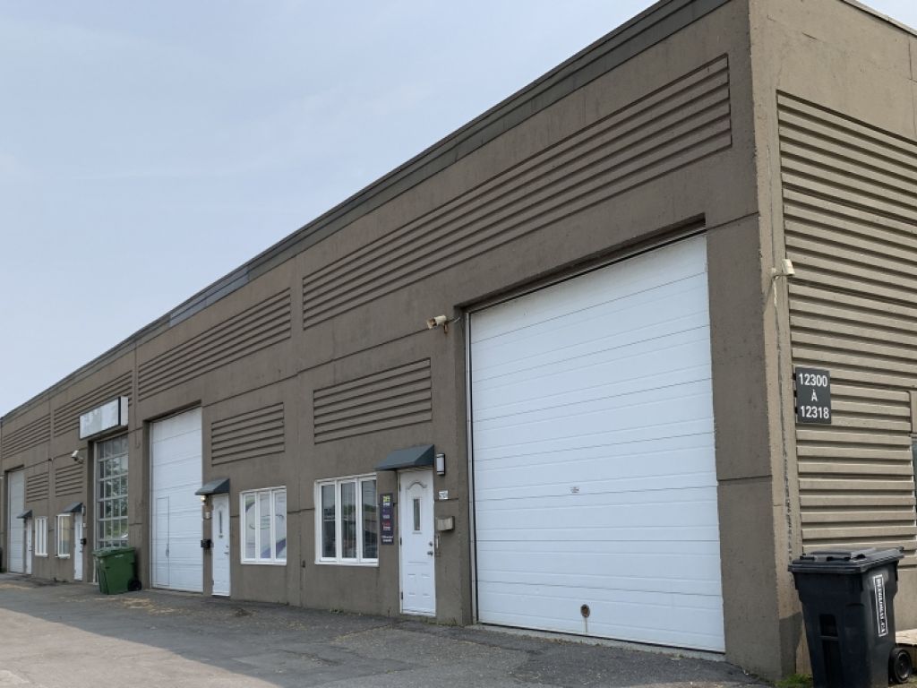 Local Industriel � Louer _ 1600 pi.ca. + Mezzanine