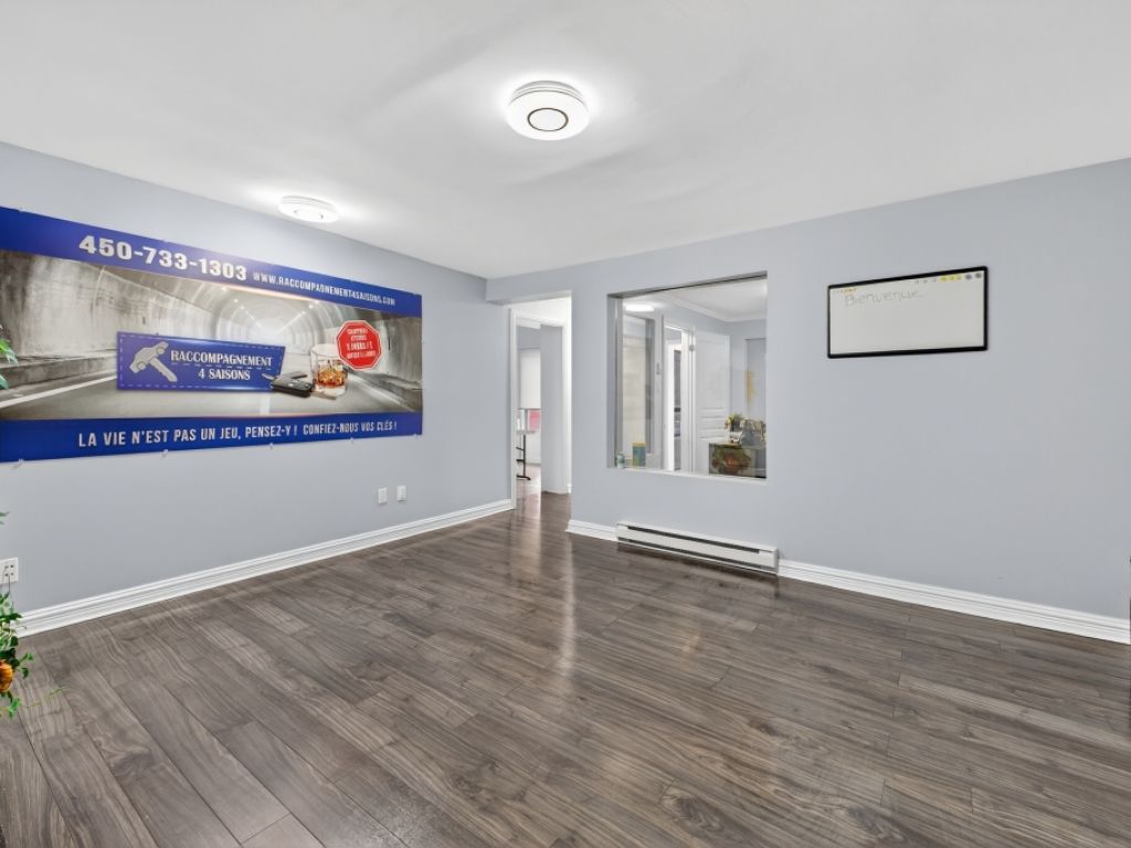 Immeuble commercial et bureaux  vendre