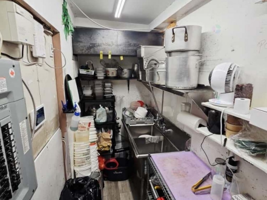 Superbe caf cl en main et bien tabli  La Prairie