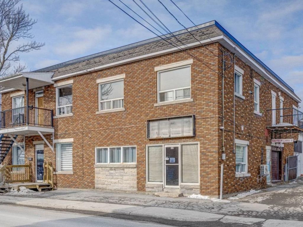 Offices with Storage, 3 Garages, 2 Loading Docks� St-Jerome
