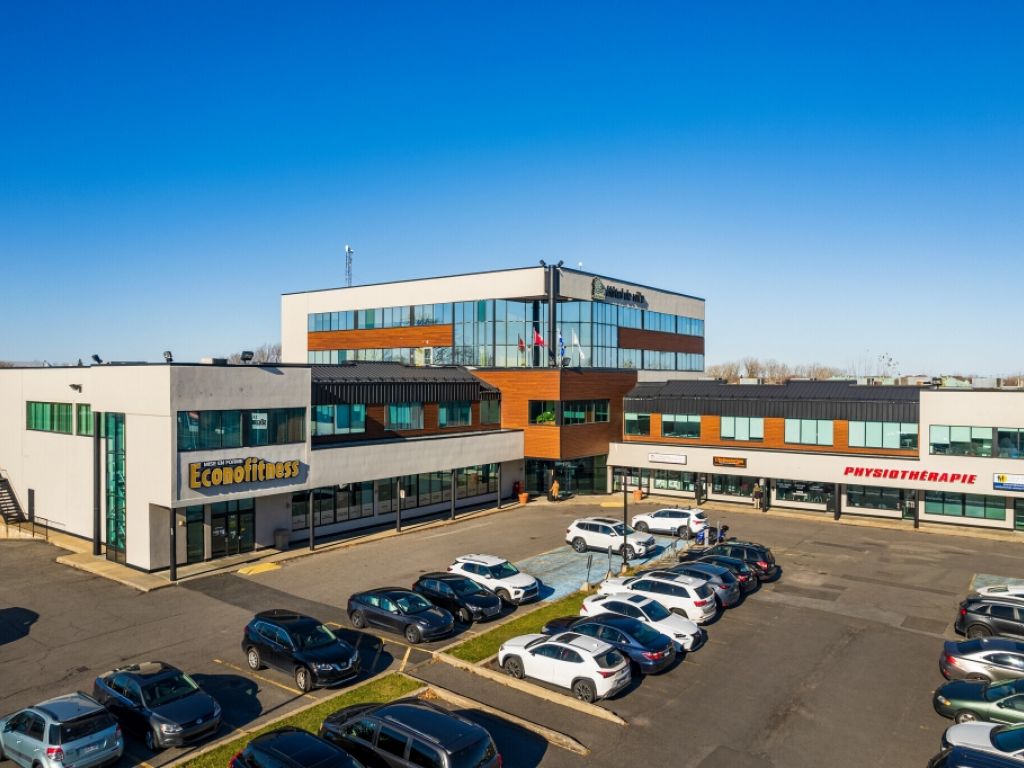 Commercial subdividable space and offices 1,000 to 10,400 sqft for rent La Prairie