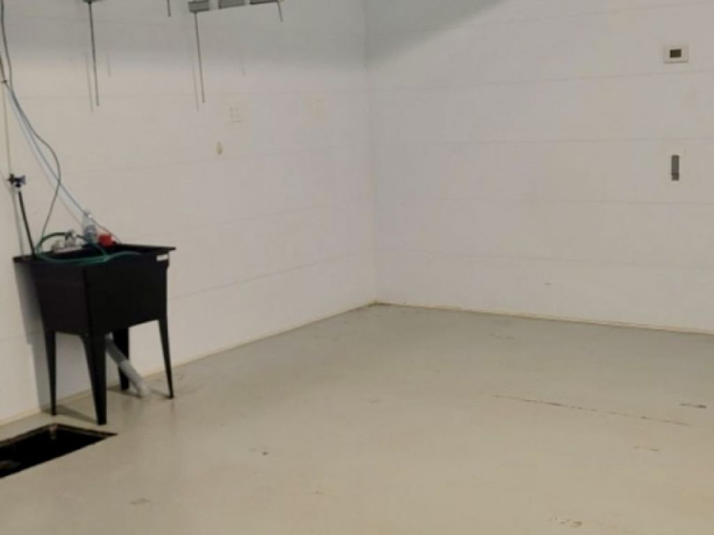 Industrial space 300 sq ft + Parking available