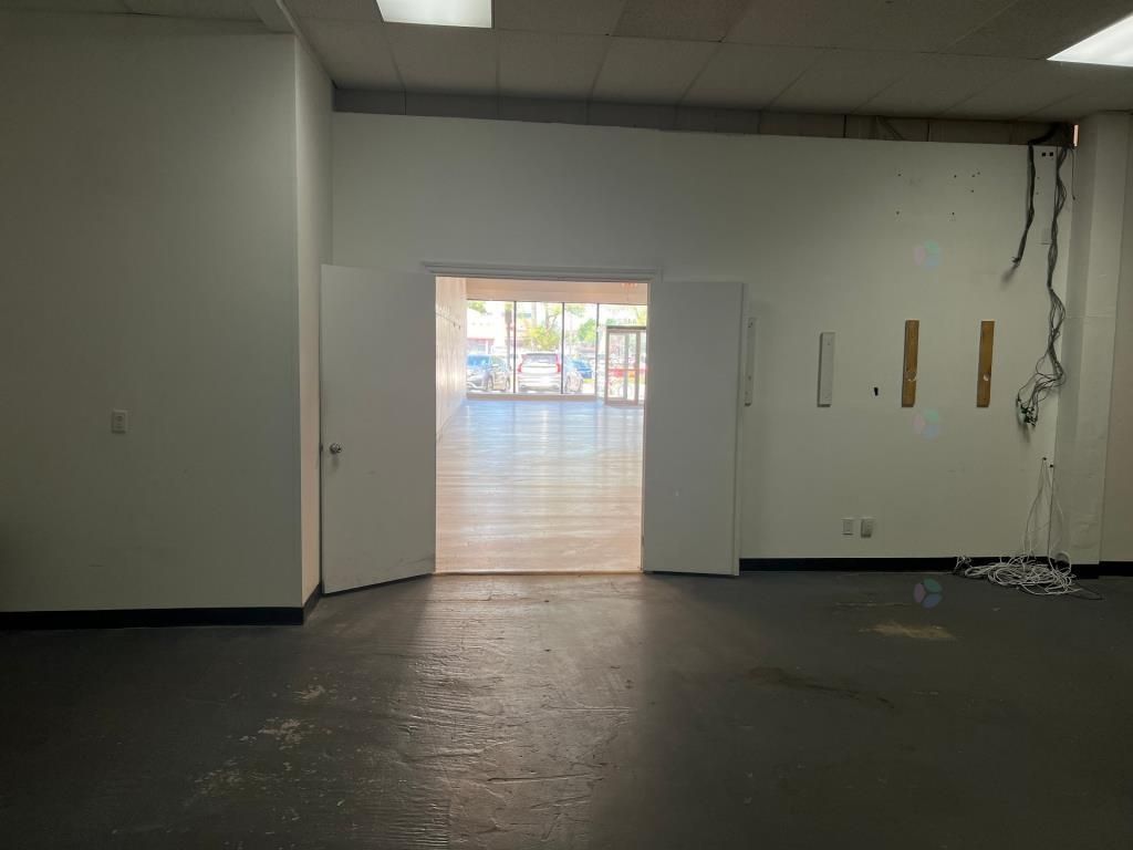 3,400 sqft Prime Location on Jean-Talon Est St-Leonard