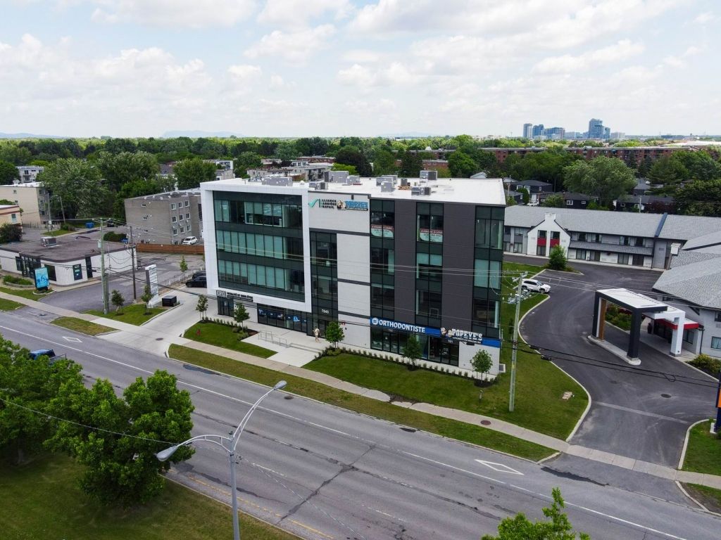 Coworking spaces / Office for rent Turnkey Brossard
