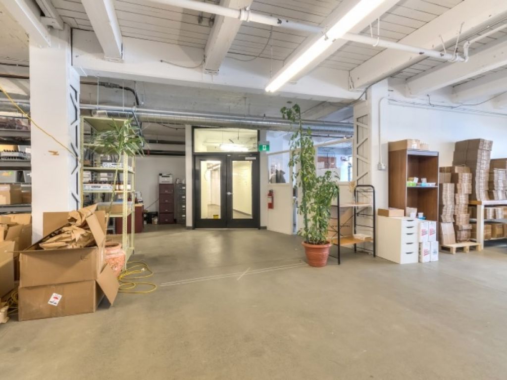  LOUER espace industriel exceptionnel, climatis et lumineux avec 3 quais Parc-Ex