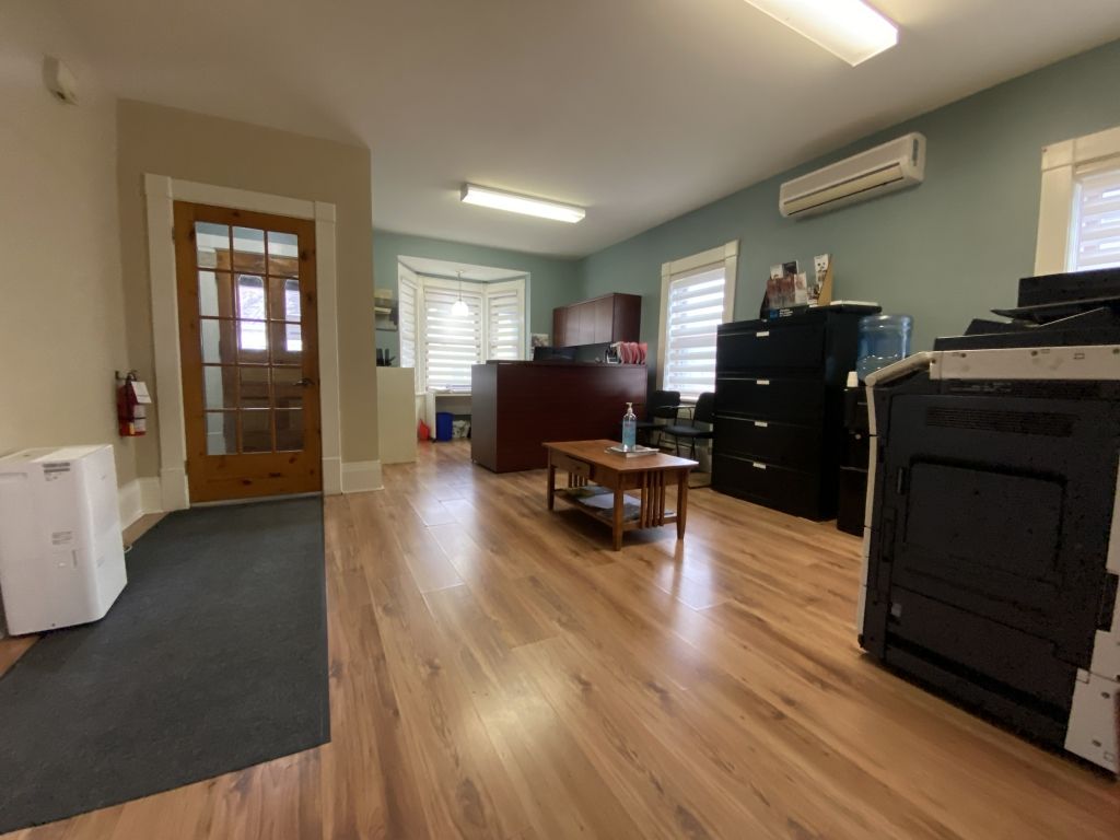 Local commercial-bureaux-magasins  louer au coeur de Sutton 