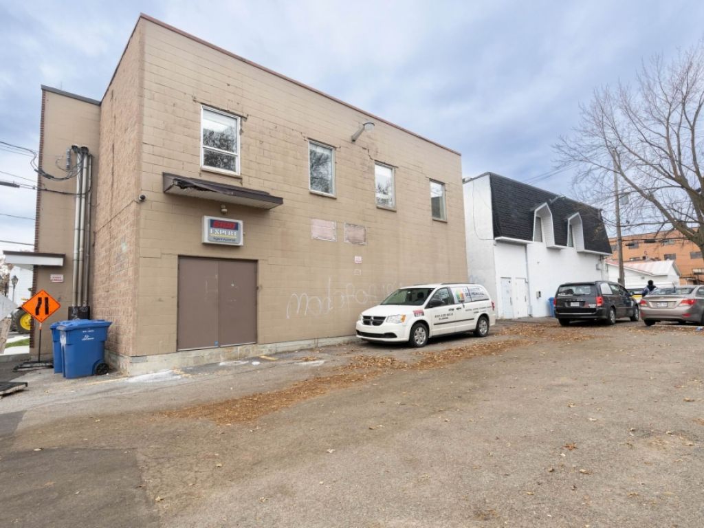 Immeuble � vendre |  Bureau � louer Centre-ville St-J�r�me