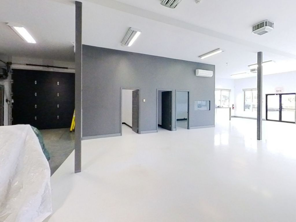 Local commercial  louer | 1445, boulevard Central, Qubec