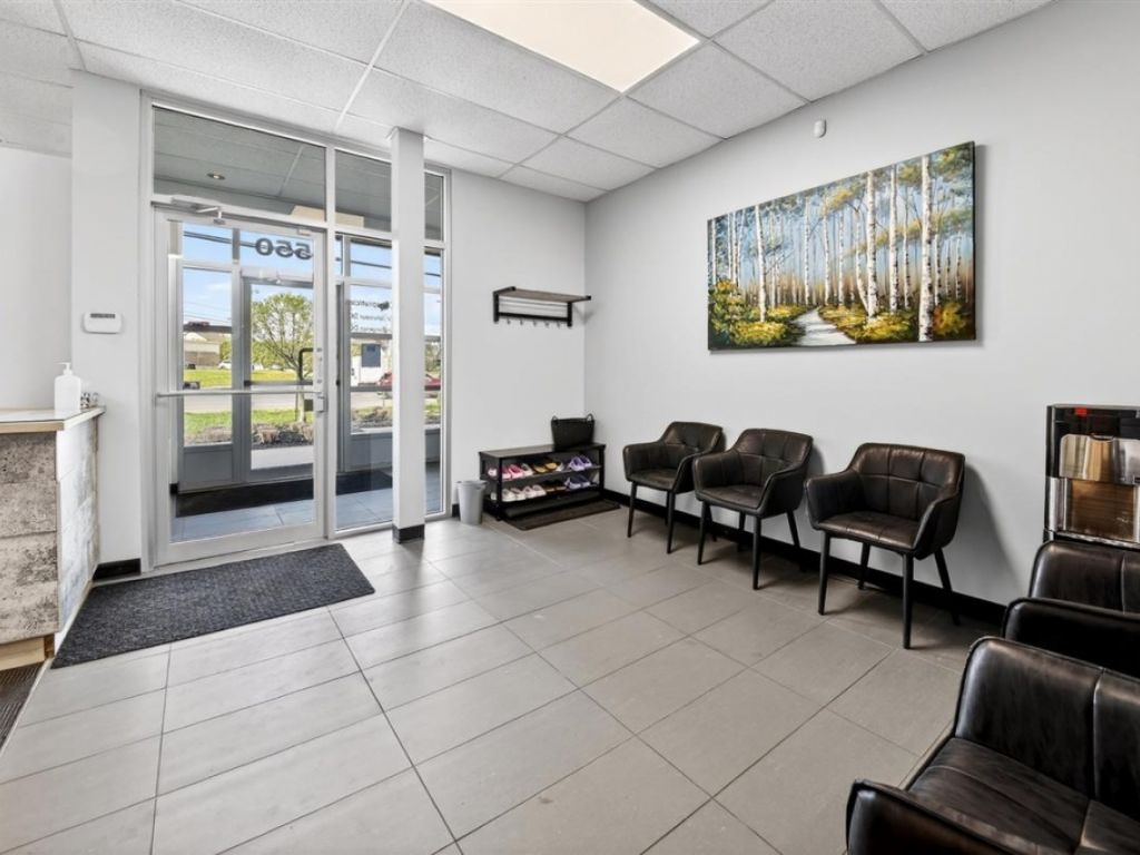 B�tisse commerciale/Bureau � vendre