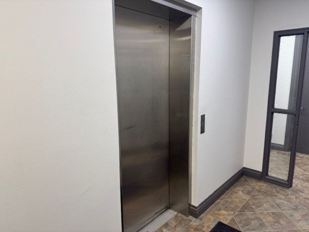 Superbe local de 1149 pc situ� au 2e �tage