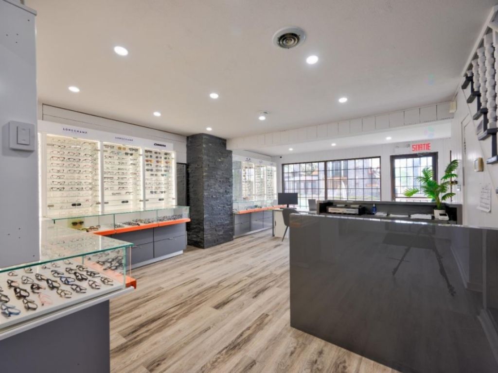 Building for rent Cure-Labelle Blvd Sainte-Therese