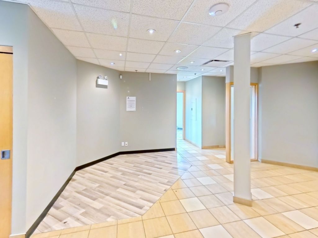 Local commercial � louer � Vanier � 303, boulevard Pierre-Bertrand, local 203
