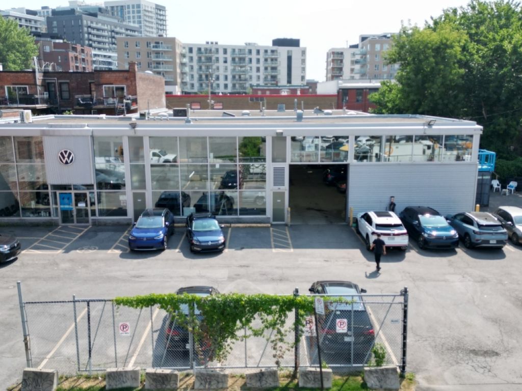 Retail space Griffintown-dealership