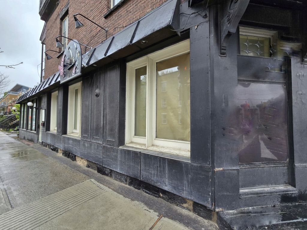 Local commercial  � louer � 2 000 pi�+ Cachet patrimonial | Emplacement de coin ultra‑visible � Ville‑Marie Est (Montr�al)