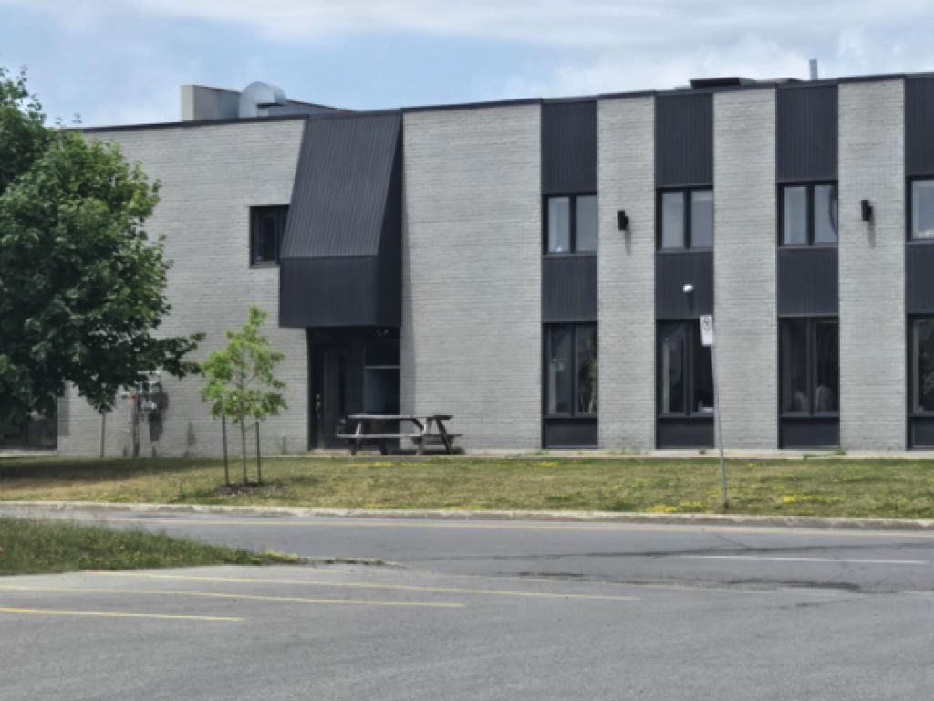Entrept  louer de 2,000  100,000 pc, Dorval