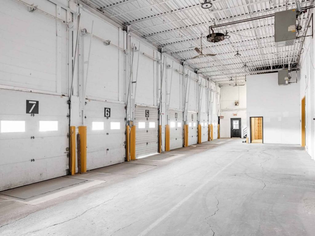 Industrial space for rent in Montreal 