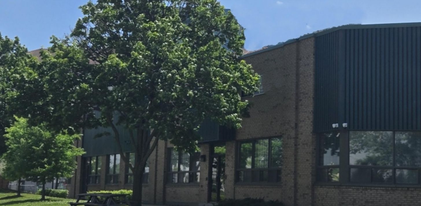 Entrepôt à louer de 2,000 à 50,000 pc, Laval - À louer