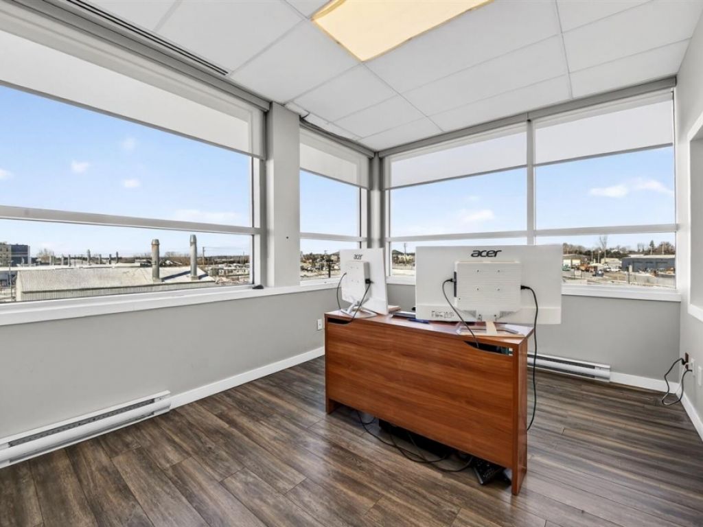 Office space 1,548 sq.ft. � Boisbriand (C�te Nord)
