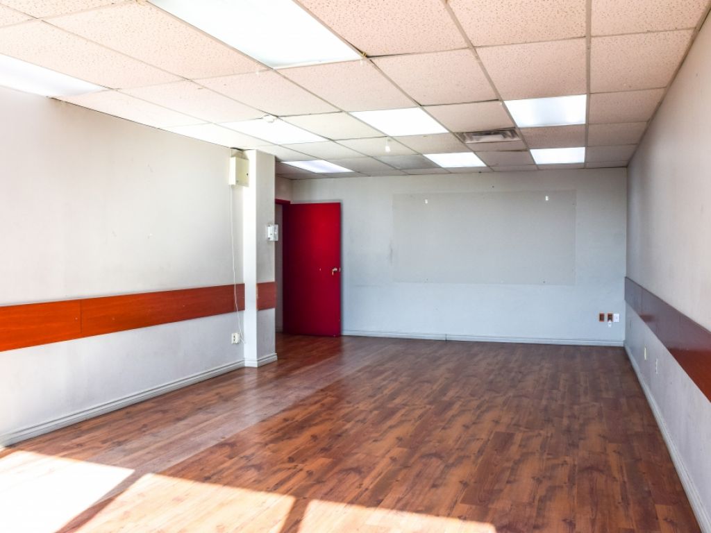 Office space for rent facing Mail Champlain